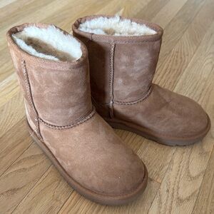Kids UGG boots Chestnut Brown Size 13US